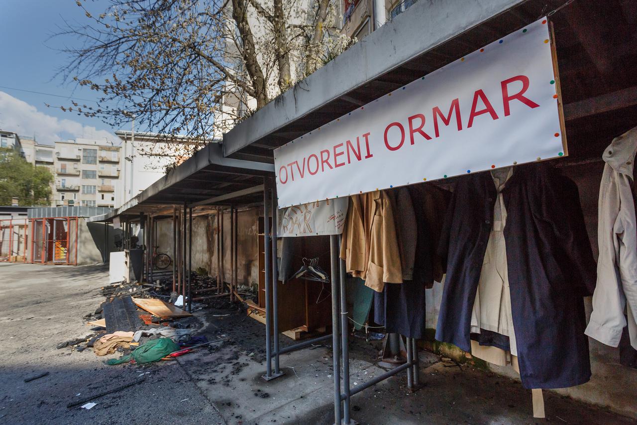 Zapaljen Otvoreni ormar u kojem su građani ostavljali odjeću onima kojima je potrebna