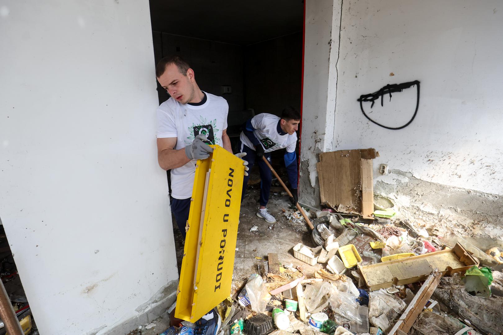 27.04.2025., Sesvete - Udruga Zelene i plave Sesvete i Cisteci medvjedici u akciji ciscenja smeca u sklopu projekta Rezolucija Zemlja 2025. Akciji ciscenja se prikljucio i gradolnacelnik Tomislav Tomasevic. Photo: Igor Kralj/PIXSELL