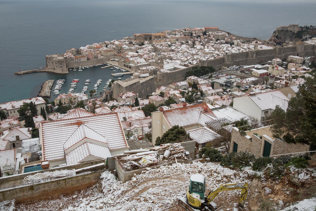 Na Pelješcu i Korčuli proglašeni zimski uvjeti