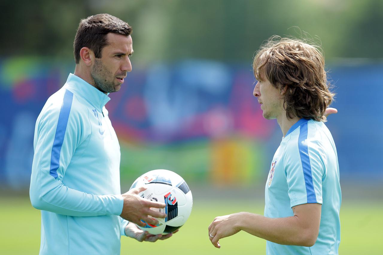 09.06.2016., Deauville - Hrvatska nogometna reprezentacija odradila je trening na trening igralistu Parc de Loisirs u Deauvilleu. Luka Modric, Darijo Srna.  Photo: Goran Stanzl/PIXSELL