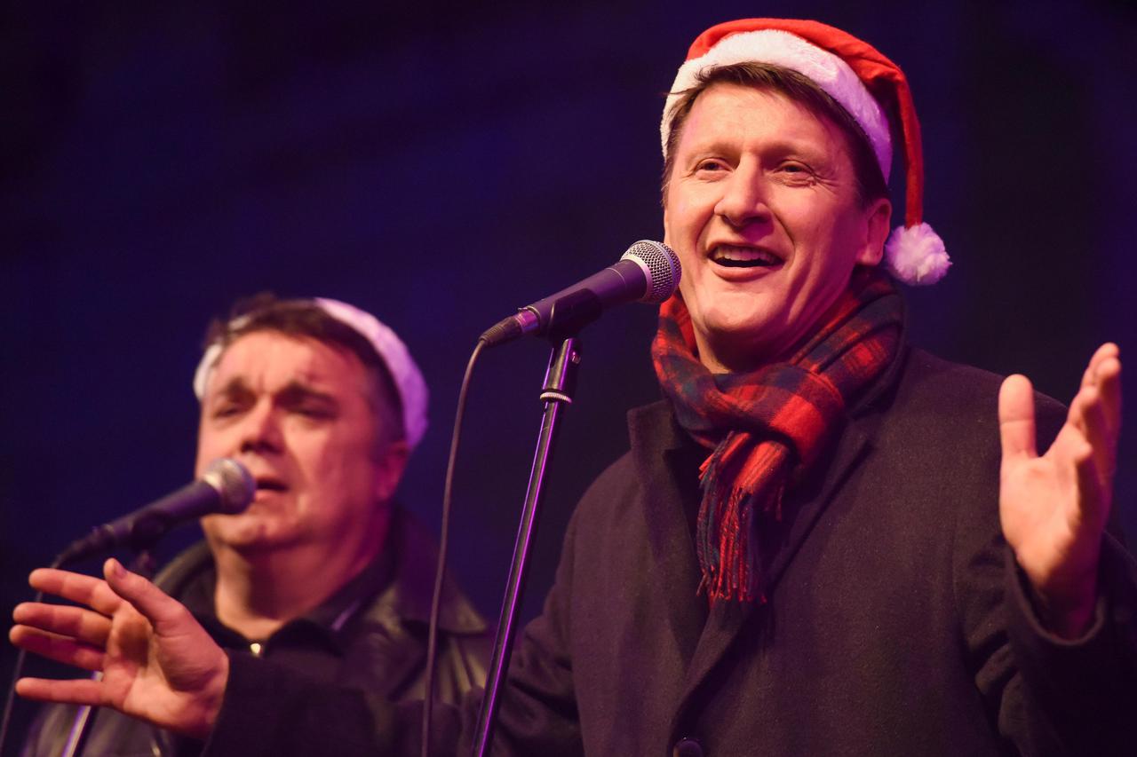 31.12.2016., Zadar - Tomislav Bralic i klapa Intrade nastupom na Narodnom trgu ispratili staru godinu.  Photo: Dino Stanin/PIXSELL
