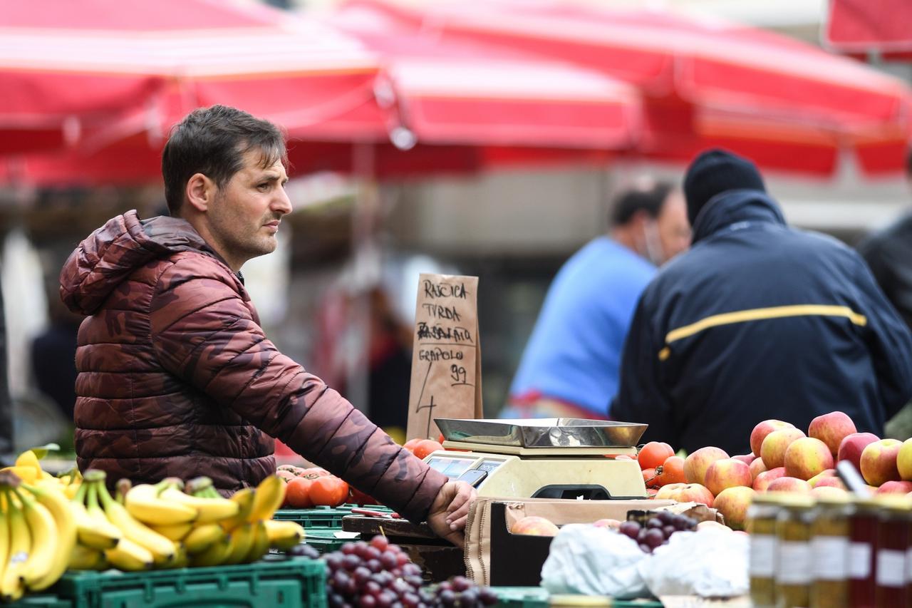 Zagreb: Nedjelja na tržnici Dolac