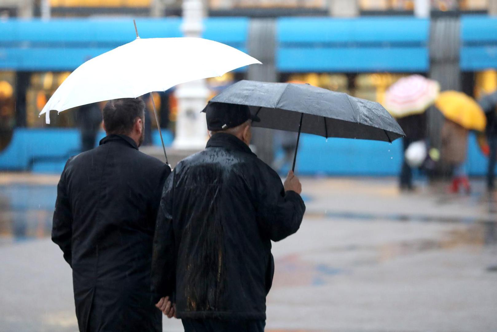 16.01.2023., Zagreb - Pogorsanje vremene sa jakom kisom koja od nocas pada u vecem dijelu Hrvatske tijekom tjedna bi prema prognozama moglo donijeti i snijeg u nizinama.  Photo: Patrik Macek/PIXSELL