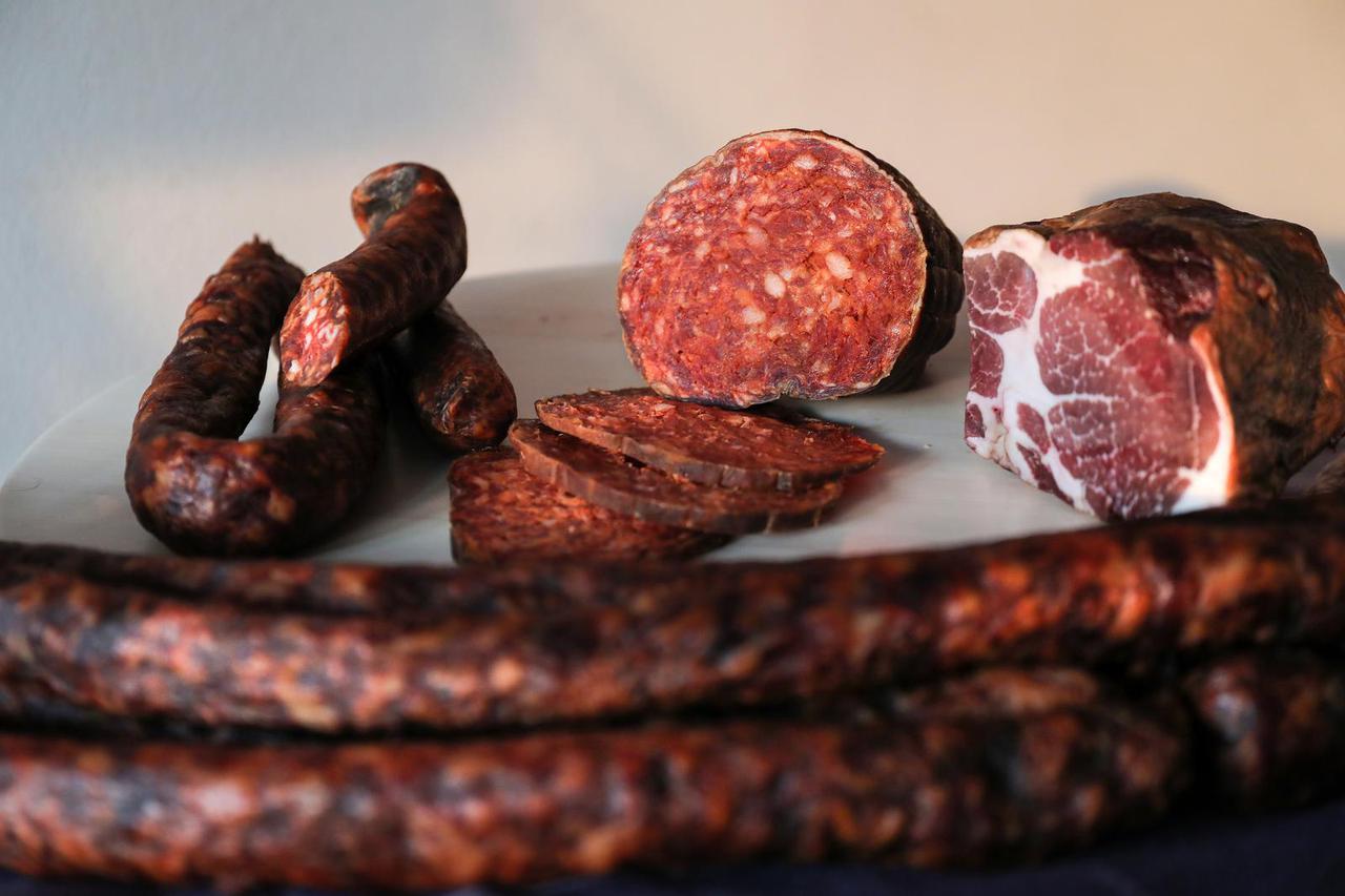 Suhomesnati proizvodi