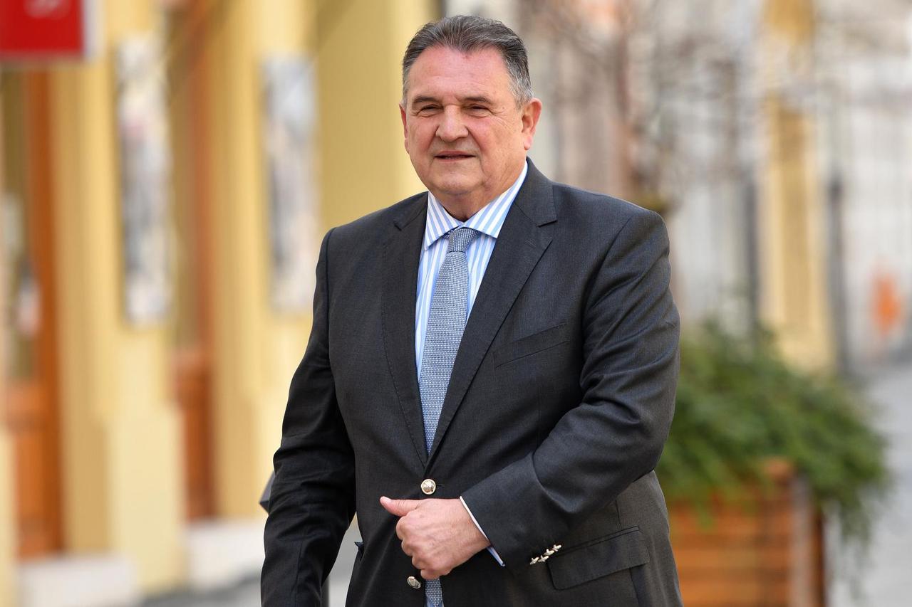 Varaždin: Nakon izjave za N1 televiziju, župan Radimir Čačić pozdravio SDP-ovce