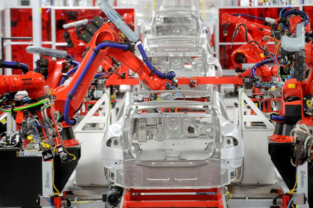 AUTOMATIKA U mnogim proizvodnim industrijama danas se gotovo ne može vidjeti čovjeka – roboti su ih već istisnuli