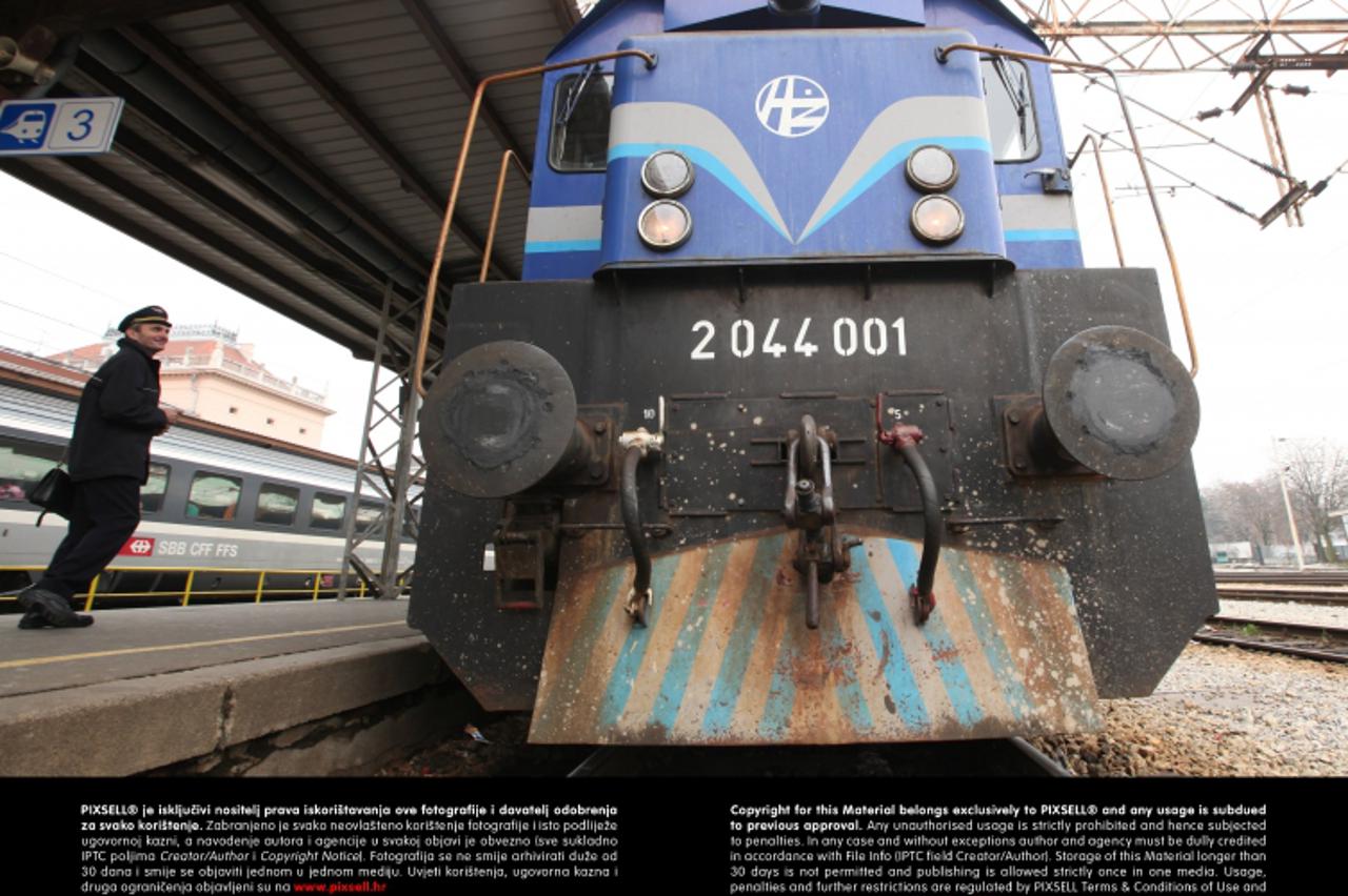 '12.01.2010., Zagreb, Hrvatska -  Zeljeznicki kolodvor Zagreb. Elektricne i dizelske lokomotive,vagoni, peroni i kolosjeci.     Photo: Robert Anic/PIXSELL'