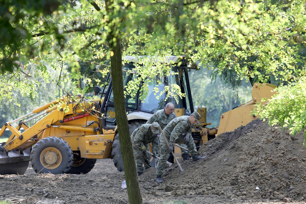 Potraga za tijelima žrtava komunističkih zločina u dvorištu Učiteljskog fakulteta