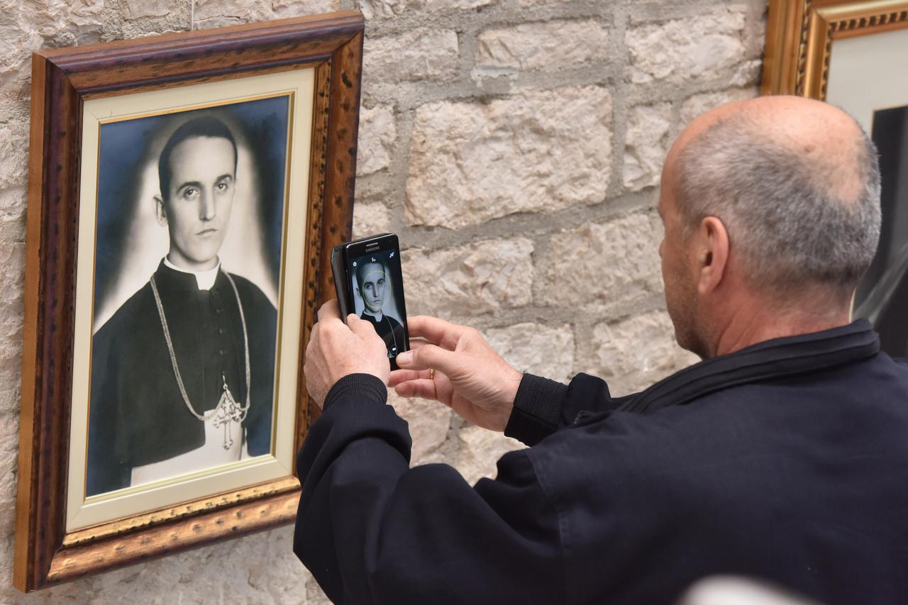 Šibenik: Marijana Petir otvorila izložbu Kardinal Alojzije Stepinac - Put Svetosti