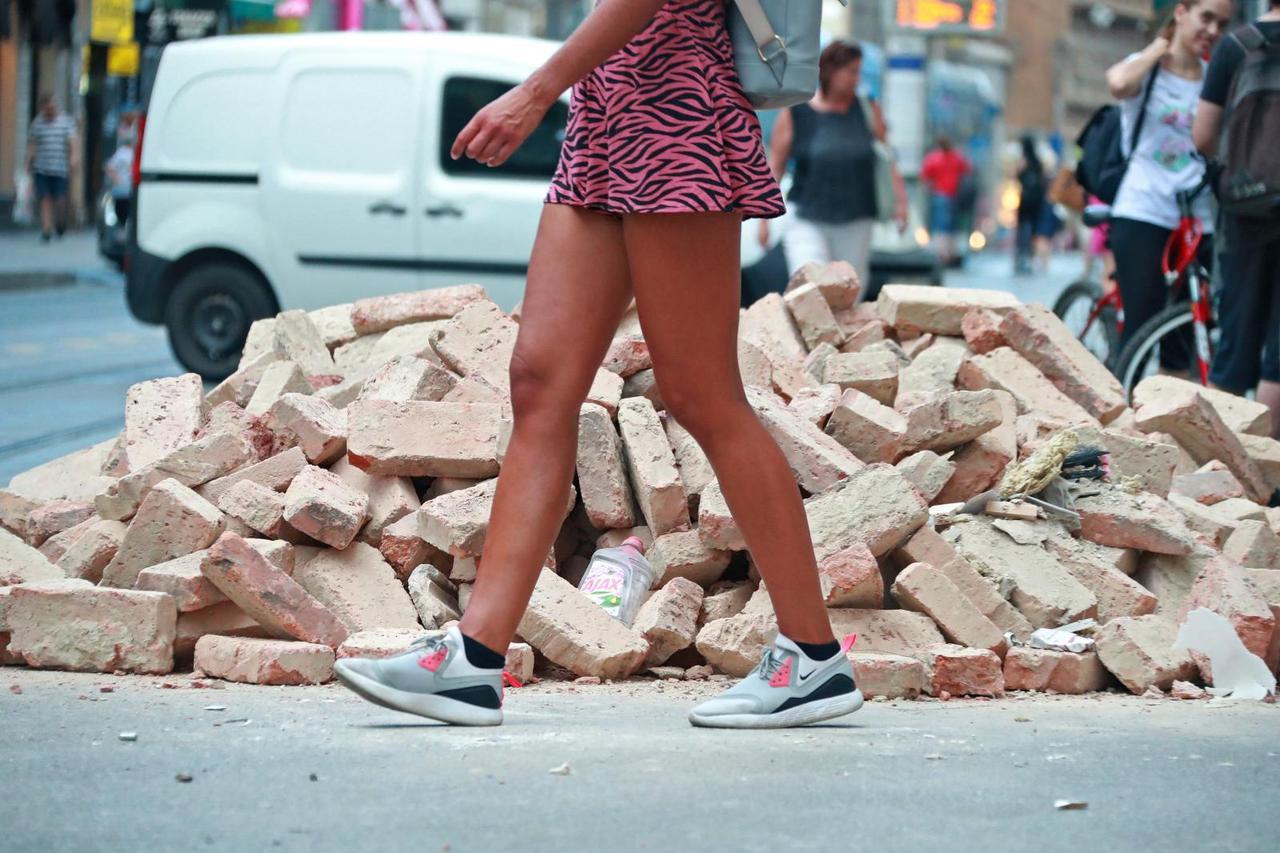 Zagreb: Velika količina cigli u Ilici onemogućava nesmetan prolaz pješacima