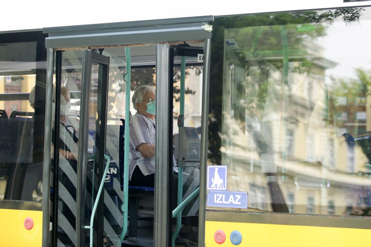 Osijek: Obavezno nošenje zaštitnih maski u javnom prijevozu