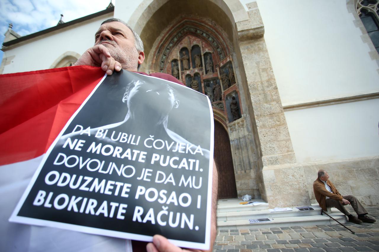 Zagreb: Prosvjed udruge Blokirani na Trgu svetog Marka