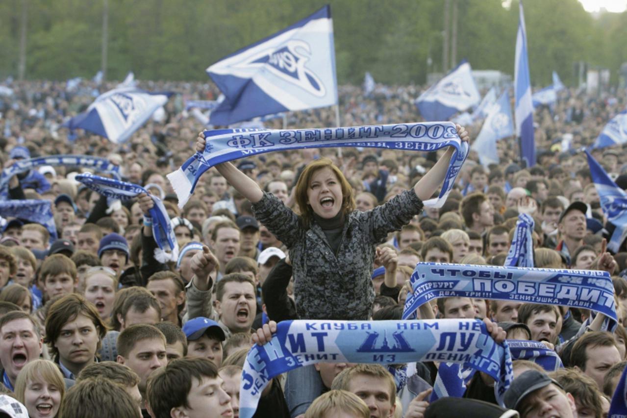 \'Fans of soccer club Zenit St.Petersburg celebrate their victory in St.Petersburg May 15, 2008. Tens of thousands of fans gave no rest to those for whom football is unimportant, honking horns and lau