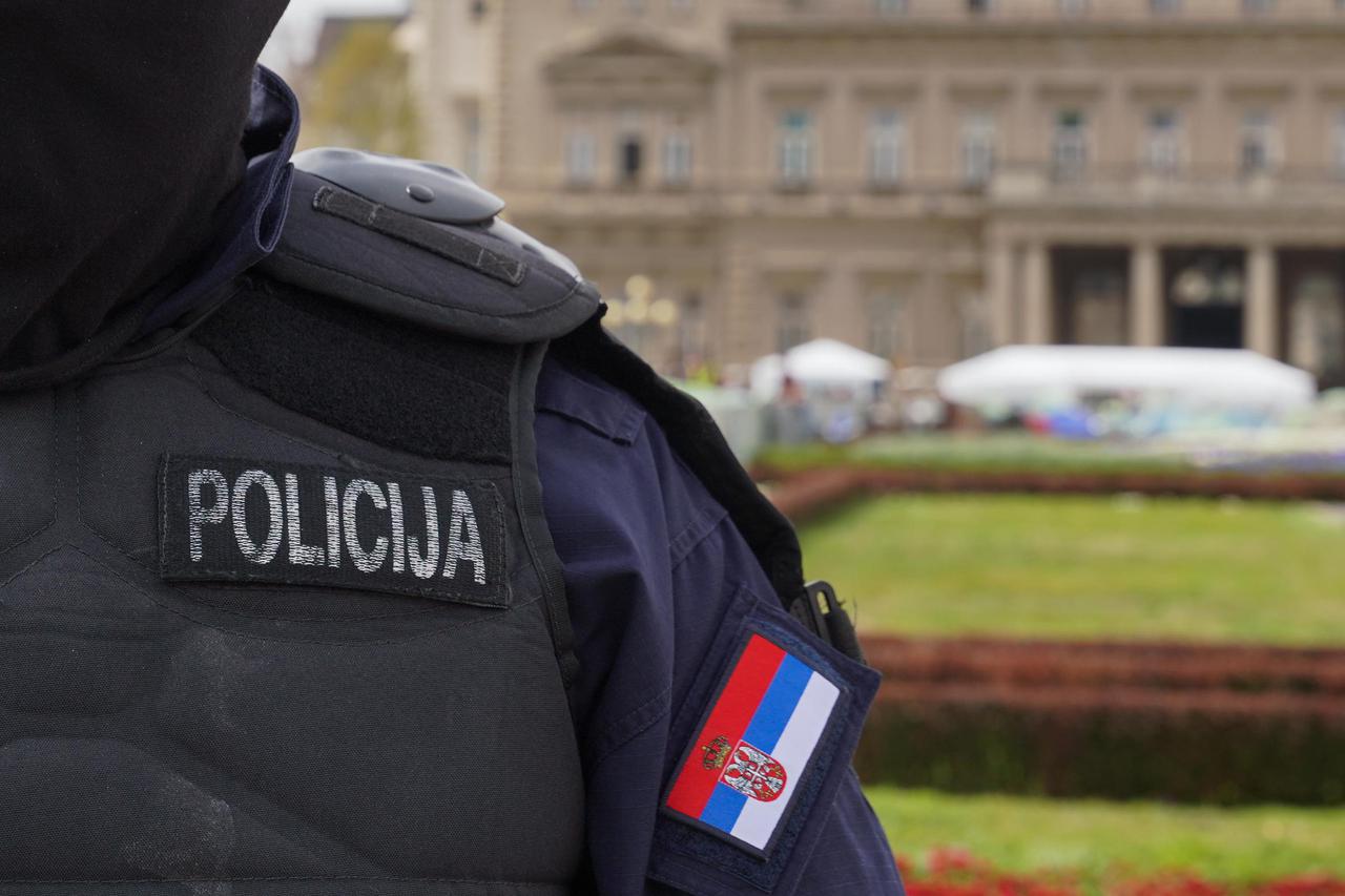 Beograd: Jake policijske snage oko Pionirskog parka u kojem su studenti koji hoće da uče