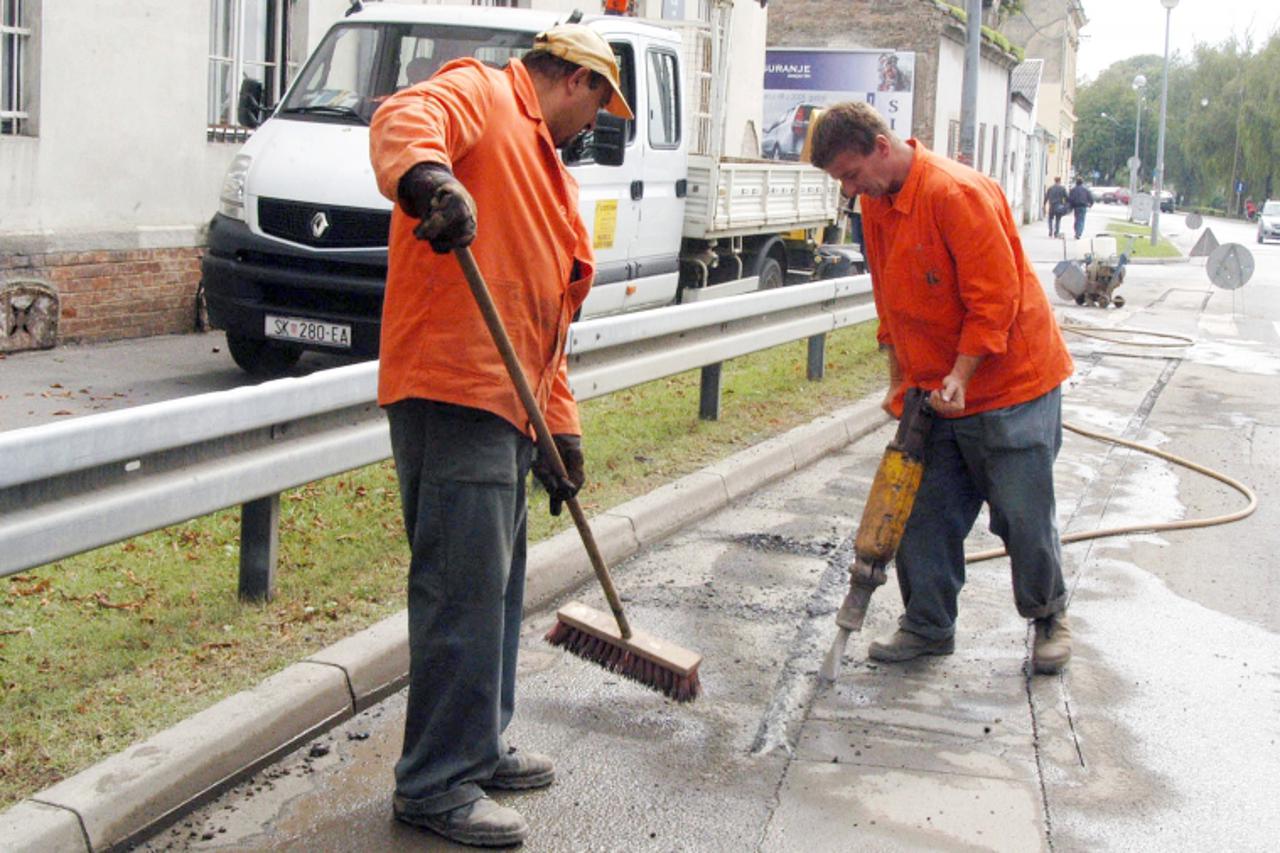 '29.09.2010., Sisak - Sisacko-moslavacka zupanija prodaje poduzece Ceste Sisak. Photo:Nikola Cutuk/PIXSELL'