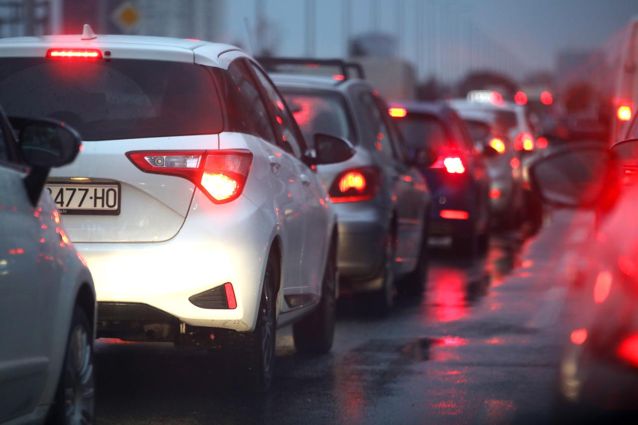 Zagreb: Pogoršanje vremena otežava i usporava promet diljem Hrvatske