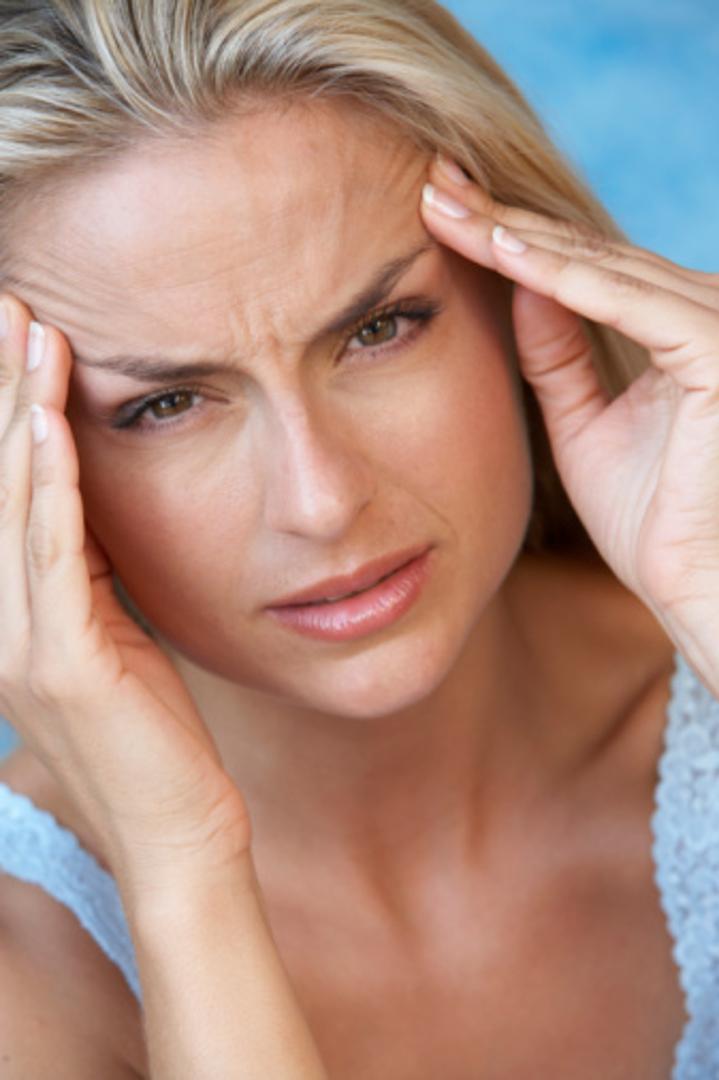 Migrene češće imaju žene nego muškarci, a jedan od glavnih krivaca za to su "ženski hormoni". Još jedan razlog zašto migrene lakše pogađaju žene je struktura mozga koja je različita u žena i muškaraca te kod žena i zbog toga lakše dolazi do bolnih glavobolja. 