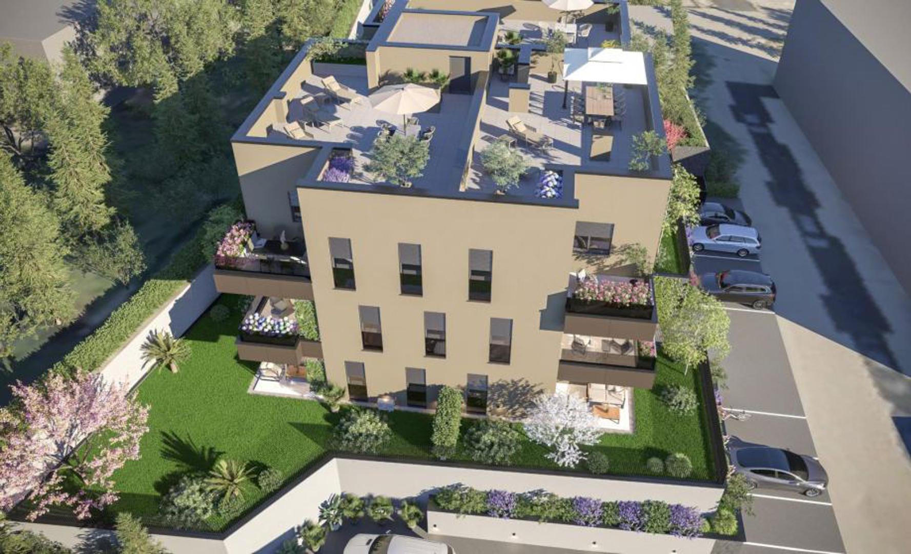 Stan je orijentiran jugozapadno, a u sklopu objekta se prodaju i ostali četverosobni stanovi slične kvadrature. Uz stan je obvezna kupnja 1-2 garažna parkirališna mjesta čija površina varira od 13 do 21 m². Garaže su povezane liftom s ostalim etažama zgrade.