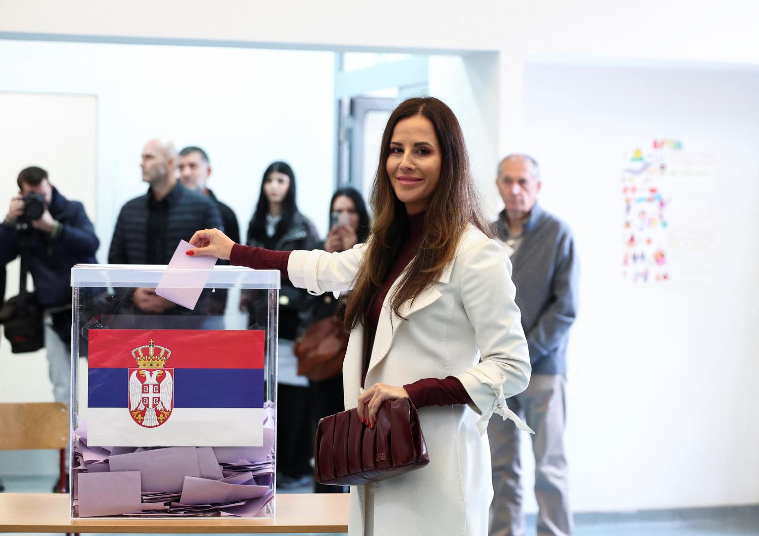 Tamara Vučić, supruga Aleksandra Vučića, oglasila se na Instagramu nakon izbornog poraza političkog bloka koji predvodi njezin suprug. U objavi je zahvalila svima koji su je godinama podržavali i najavila završetak jednog životnog poglavlja, osvrnuvši se na iskustva iz godina provedenih u ulozi prve dame Srbije.