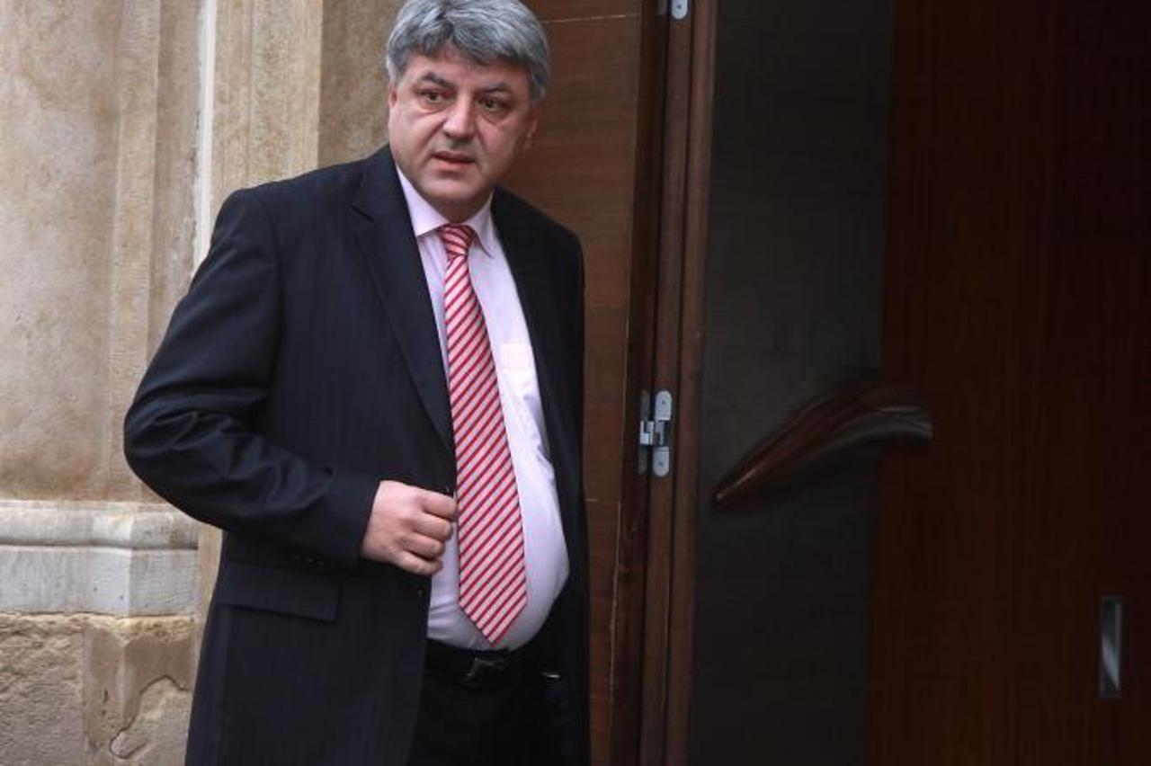 '27.12.2011., Zagreb - Zlatko Komadina dolazi na sjednicu Vlade Republike Hrvatske.  Photo: Zarko Basic/PIXSELL'