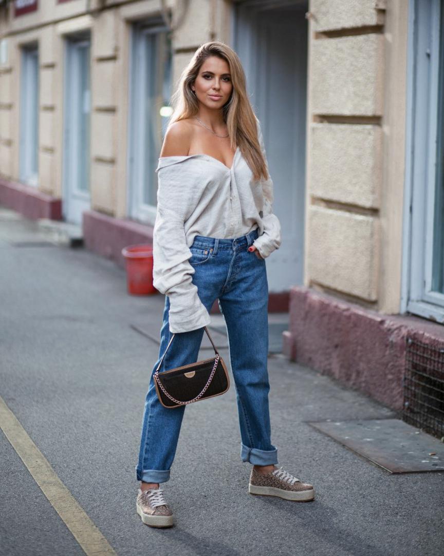 EUROPA 92: Scotch&Soda vesta, prije 679,00 kn -47% sada 359,00 kn
EUROPA 92: Levis traperice, prije 899,00 kn -33% sada 599,00 kn
GUESS torbica, prije 889,00 kn - 34% sada 579,00 kn
GUESS tenisice, prije 899,00 kn - 60% sada 359,60 kn
