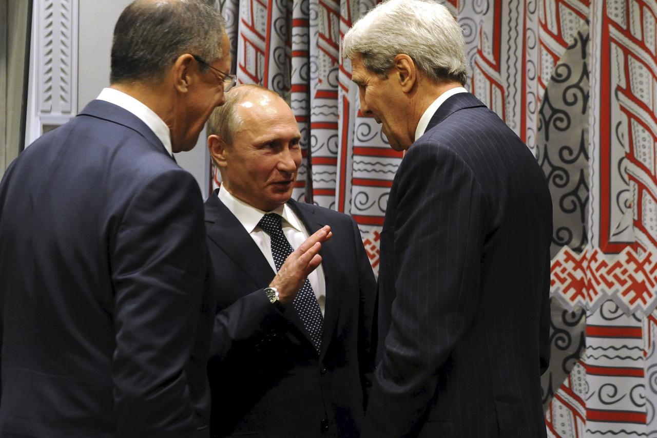 Russia's President Vladimir Putin (C), Foreign Minister Sergei Lavrov (L) and U.S. Secretary of State John Kerry attend a meeting on the sidelines of the United Nations General Assembly in New York, September 28, 2015. U.S. President Barack Obama and Puti