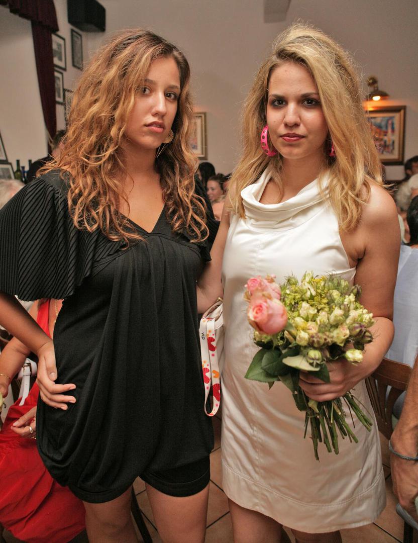 Ranije se Petra okušala i u manekenstvu, a uz pomoć društvenih mreža i domaćih medija promovirala je svoj rad. No to je za nju tek davna prošlost. Sanaderova starija kći danas nema nikakve društvene mreže i više se ne koristi Instagramom. 