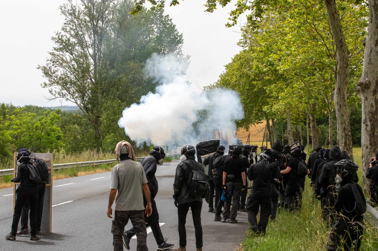 Prosvjedi protiv autoceste A69 u Puylaurensu, Francuska