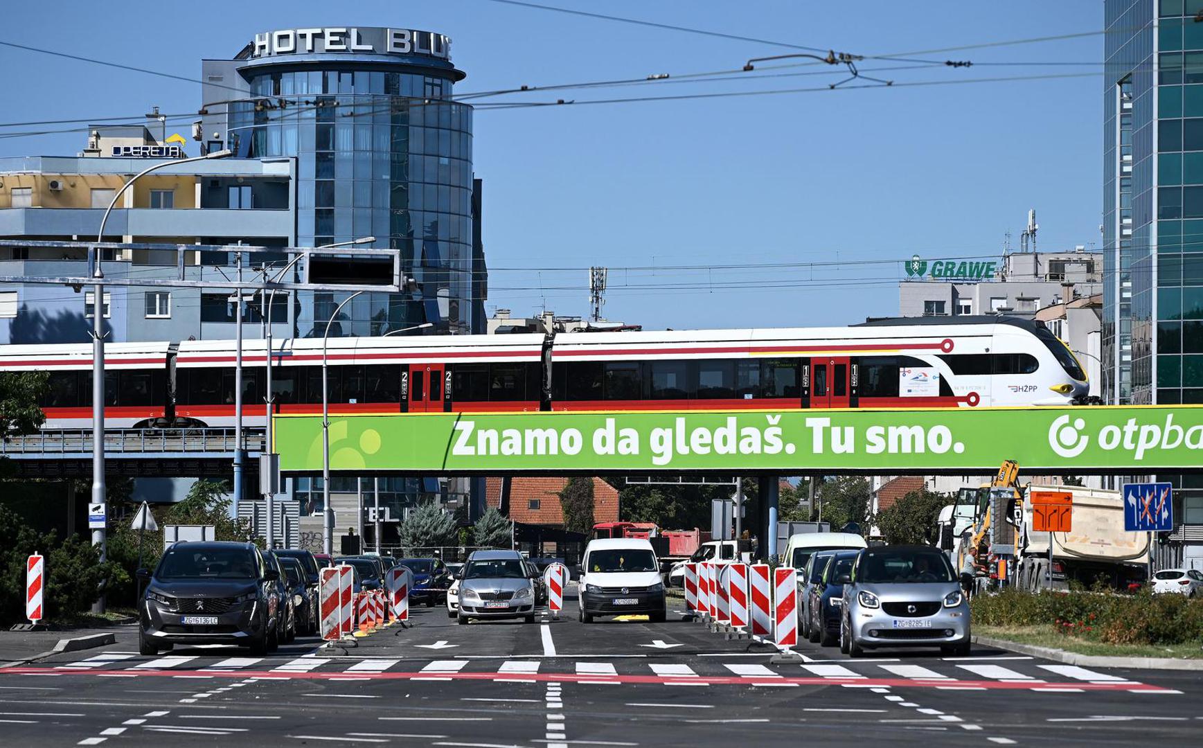 Istodobno se nastavljaju radovi na rekonstrukciji magistralnog cjevovoda na dionici od Savske do Poljičke ulice.