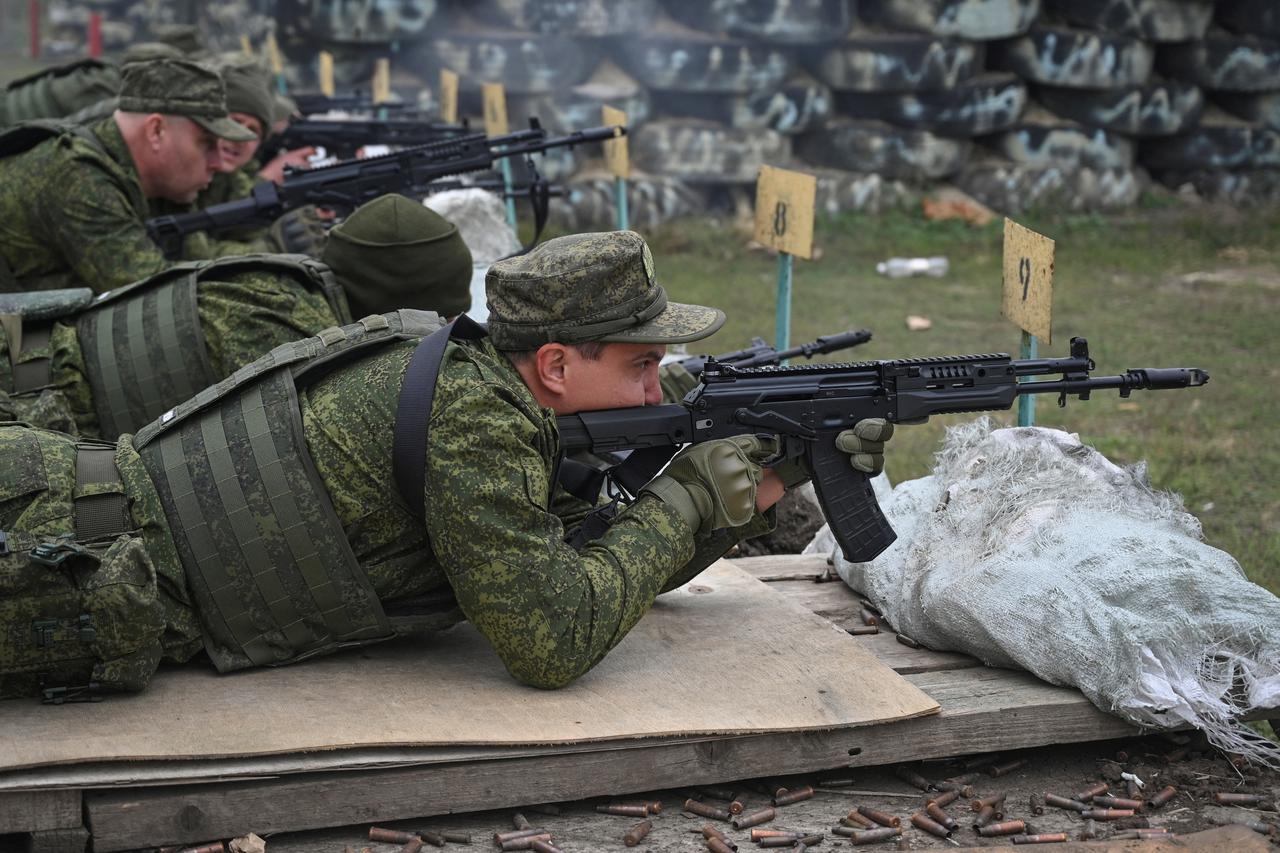 Newly-mobilised reservists take part in a training on a range in Rostov region