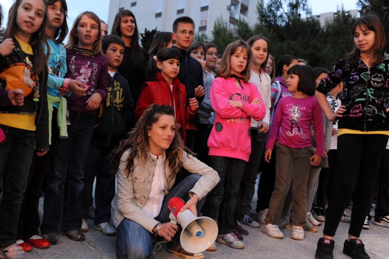 'pixsell-hrvatska-split-18.05.2010.-split osnovna skola blatine snimanje djecijeg filma gdje su djeca snimatelji i redatelji te i glumci Photo: Nino Strmotic/PIXSELL'