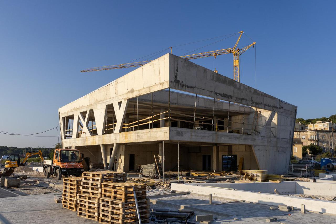 Novogradnja na pulskoj rivi 