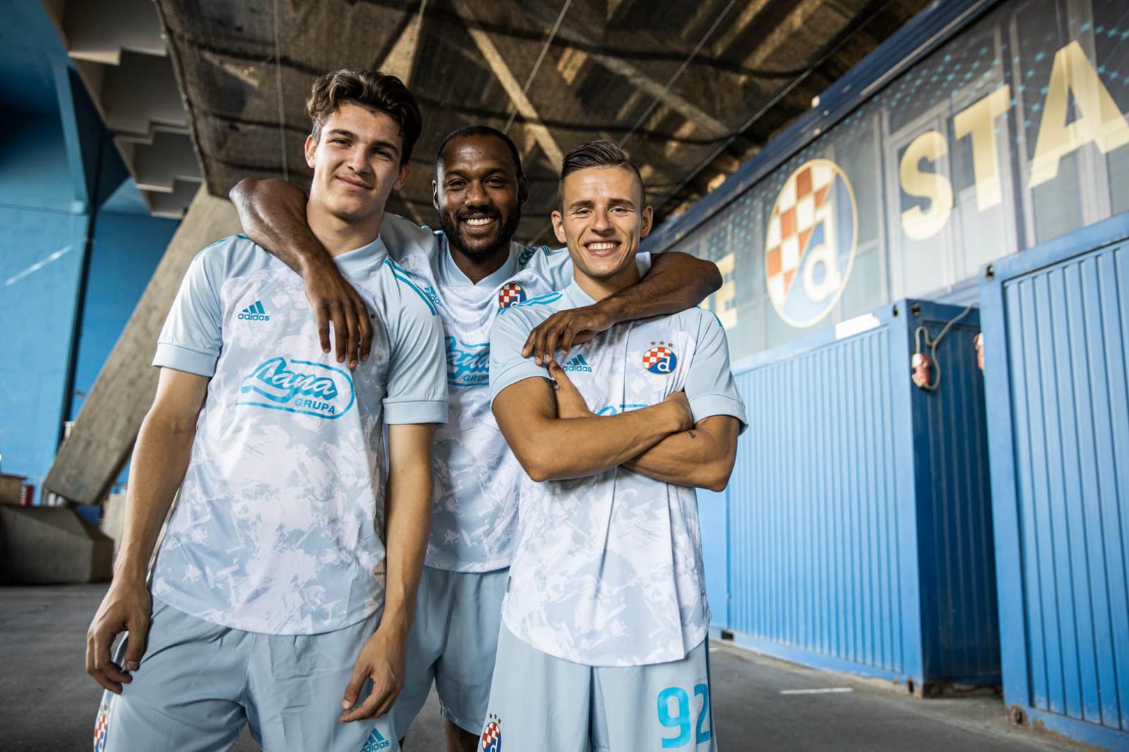 Ovo izgleda sjajno: Dinamo predstavio nove dresove, vraća se bijela boja! -  Večernji.hr