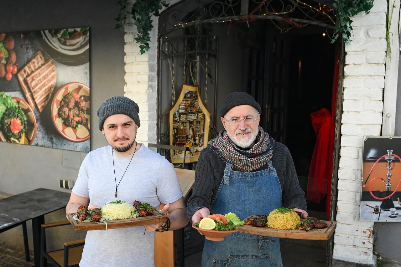 Zagreb: Restoran Layali