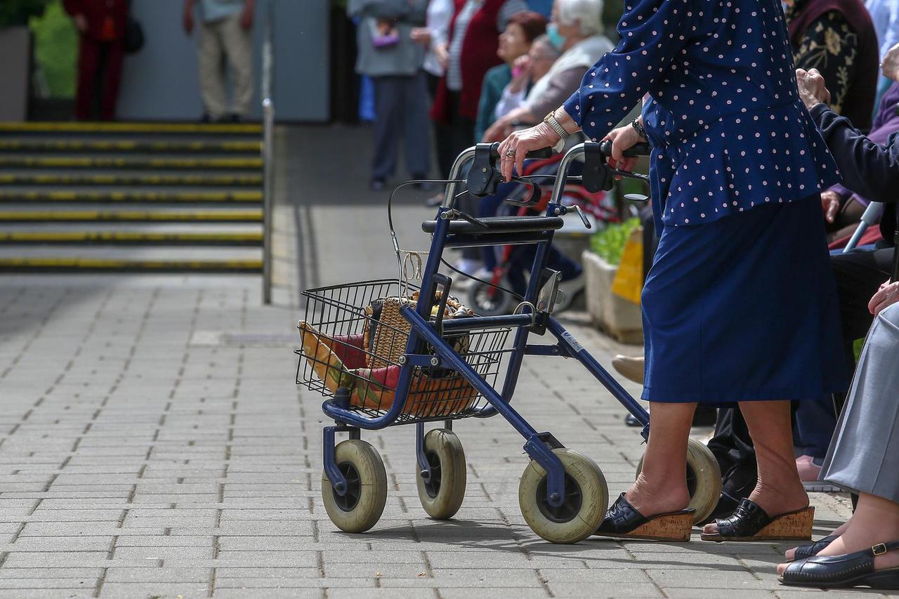 Zagreb: Korisnici Doma za starije i nemoćne glazbom i plesom obilježili Svjetski dan plesa