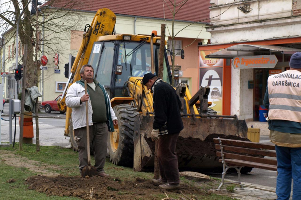 'Podravina-bilogora, 2.8.2010. Garesnica Racionalizacija ce reci ima li medu 54 zaposlenih viska ili onih koji vise odnosno manje rade negoli je potrebno ? Michael Palijan / VLM'