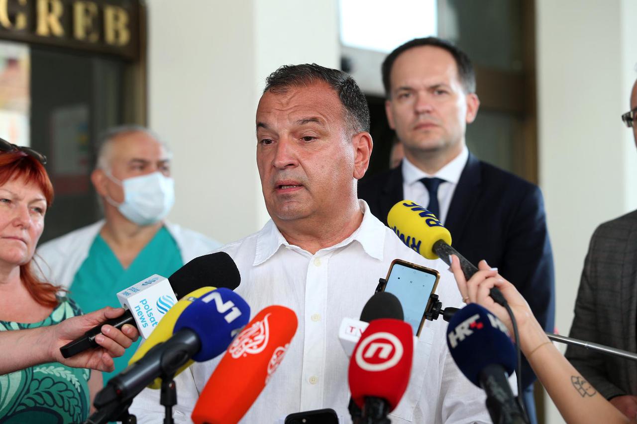 Zagreb: Ministar Beroš i poljski ministar zdravstva Adam Niedzielski dali su izjavu za medije nakon obilaska ozlijeđenih u teškoj prometnoj nesreći