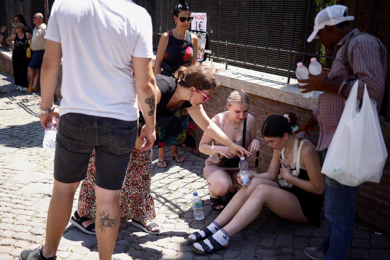 Romans and tourists cope with African heat wave as temperatures approach 40 degrees Celsius in Italian capital