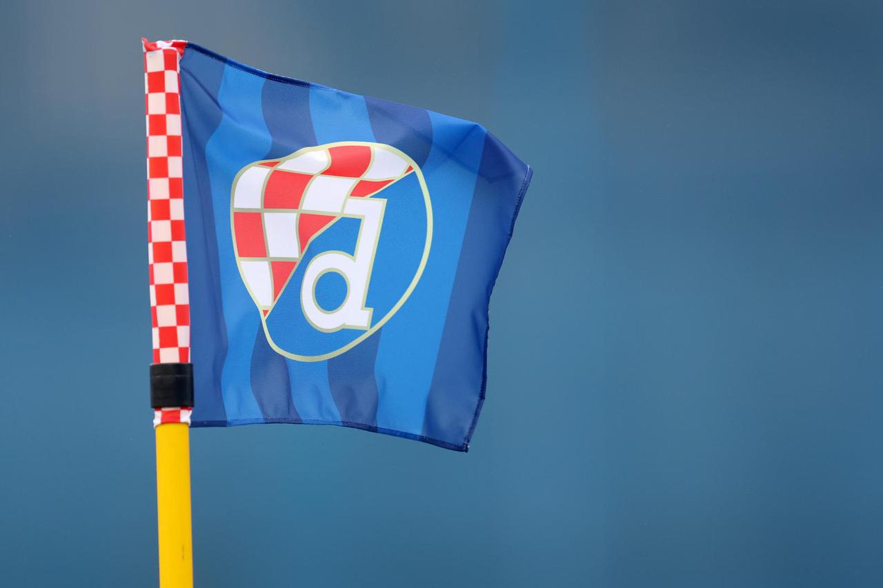 Zagreb: Zagrijavanje igrača prije utakmice Dinamo i Lokomotiva