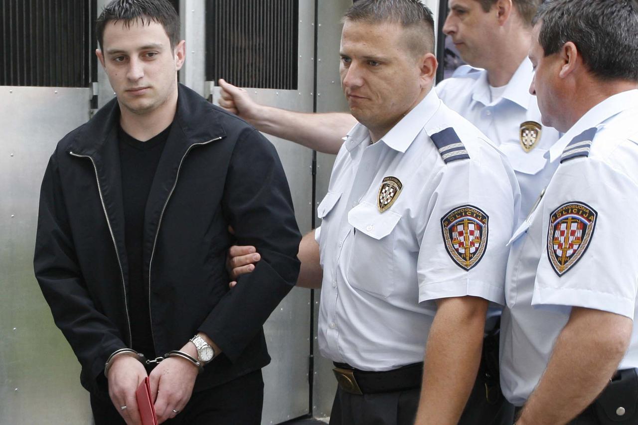 09.05.2007., Vukovar -  Sudjenje Vladimiru Duvnjaku za ubojstvo bracnog para Sic.  Photo: Krunoslav Petric/PIXSELL