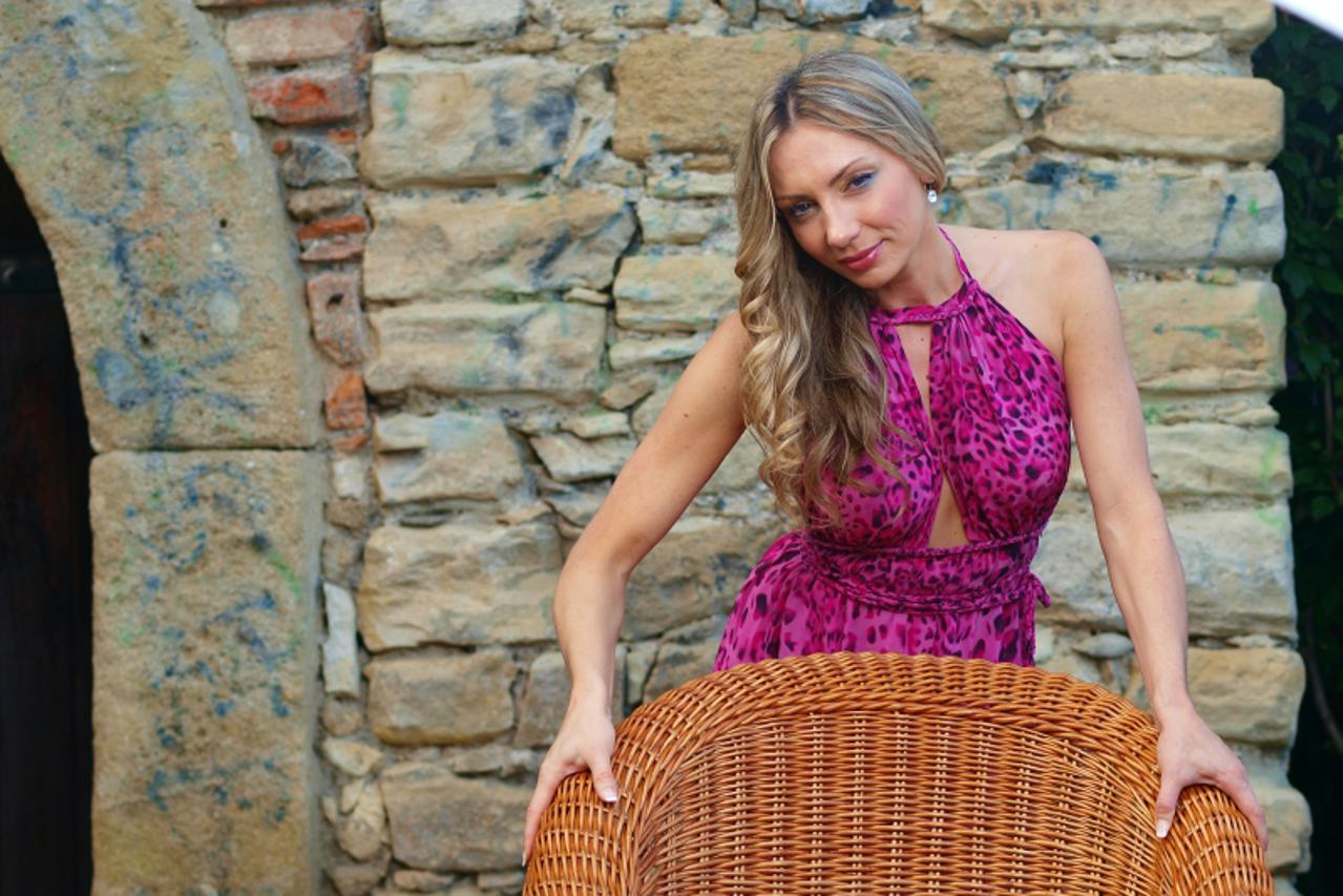 Nela Kocsis odmara na Krku u društvu prijatelja Ivice Skoke