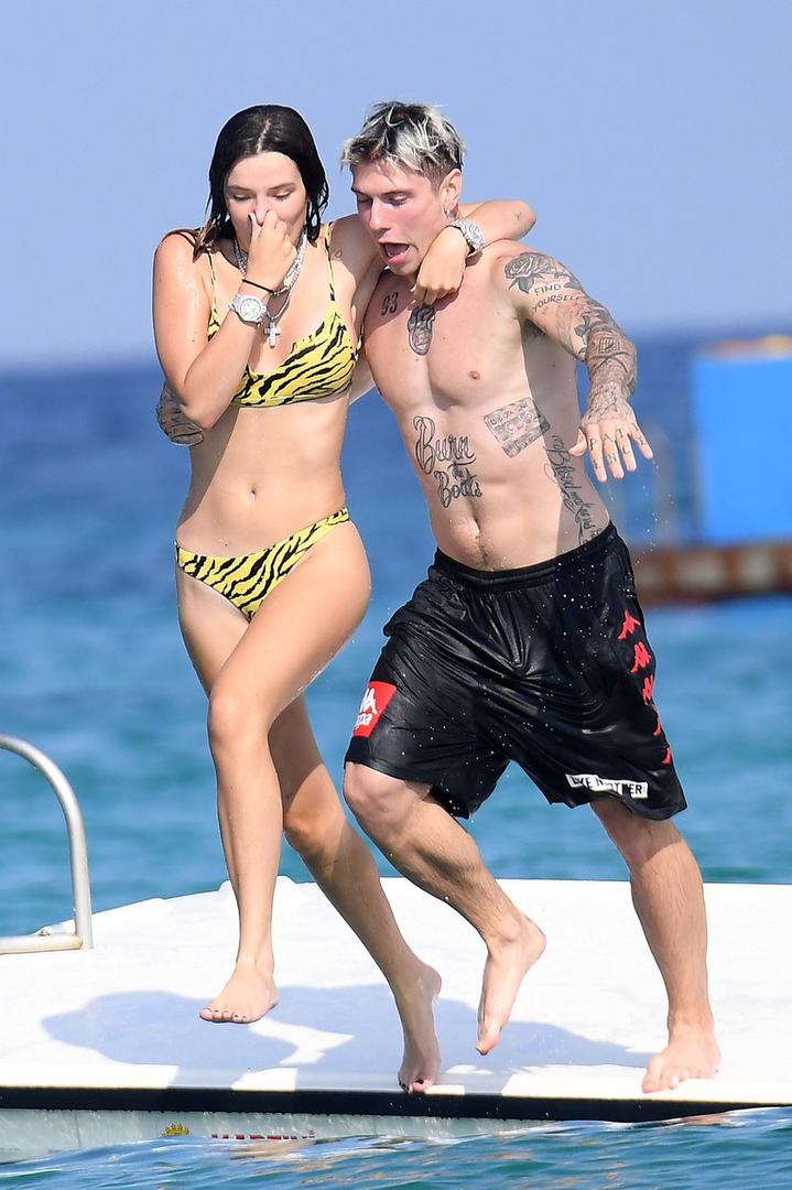 Uživaju u morskim radostima i prepuštaju se strastima. 