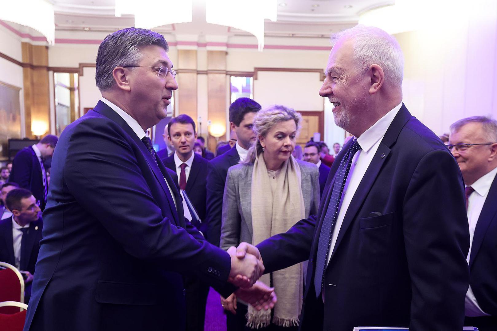 27.02.2023., Zagreb - Predsjednik HDZ-a i Vlade RH Andrej Plenkovic sudjelovao je na konferenciji Put oporavka (Road to Recovery) u organizaciji Klubova zastupnika Europske pucke stranke (EPP) u Europskom parlamentu i Odbora regija te Hrvatske demokratske zajednice. Nakon uvodnih govora potpredsjednika Kluba EPP-a Siegfried Muresana i predsjednika Udruge gradova, gradonacelnika Zeljka Turka, posebnim izlaganjima obratili su se zastupnik Karlo Ressler i potpredsjednica Komisije Dubravka Suica, a sredisnji govor o hrvatskom planu oporavka i otpornosti odrzao je predsjednik Vlade Andrej Plenkovic.  Photo: Goran Stanzl/PIXSELL