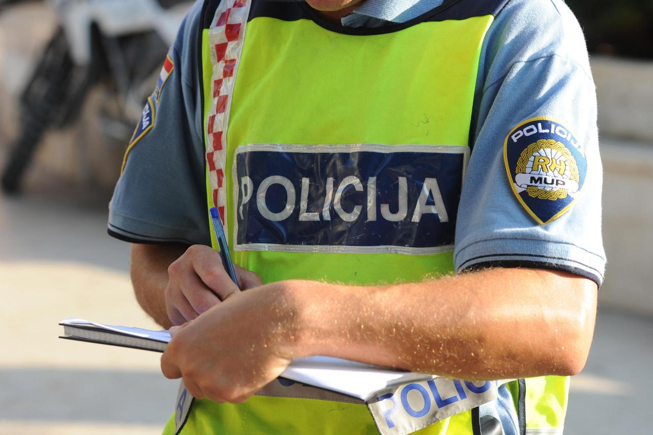 policija