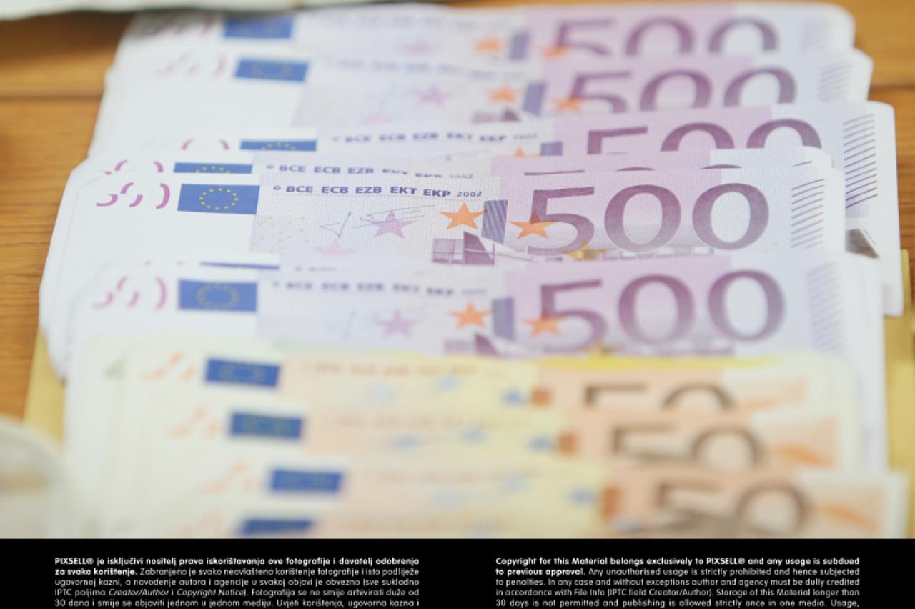 '16.08.2010., Zagreb - Press konferencija PUZ-a povodom privodjenja pljackasa zlatarnice na kojoj su govorili Damir Marcic, pomocnik nacelnika sektora krim policije, Mihael Varga, zamjenik nacelnika P