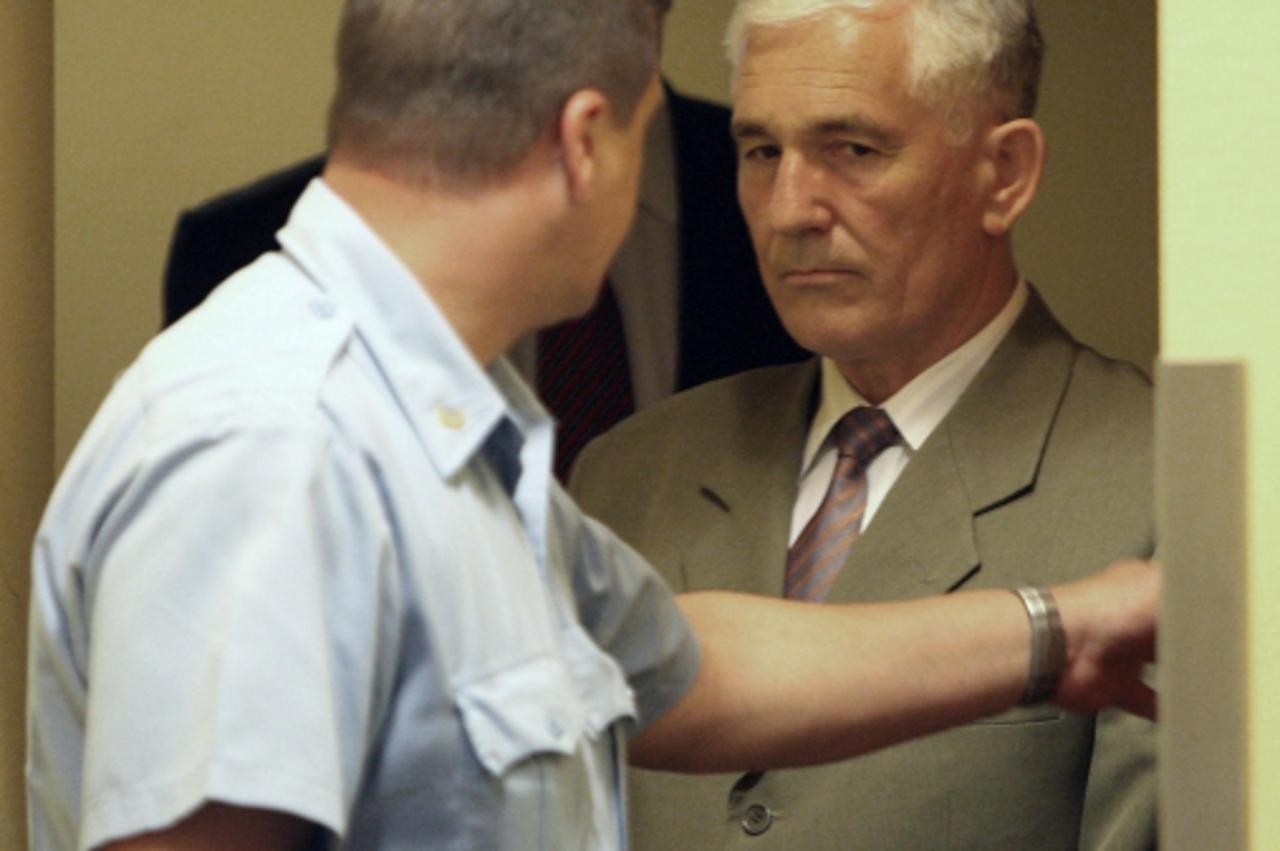 'Mile Mrksic appears in the courtroom to listen to the judgement of the Yougoslav war crimes court (ICTY) in the Hague May 5, 2009.   REUTERS/Michael Kooren/Pool (NETHERLANDS CRIME LAW) - RTXER31'