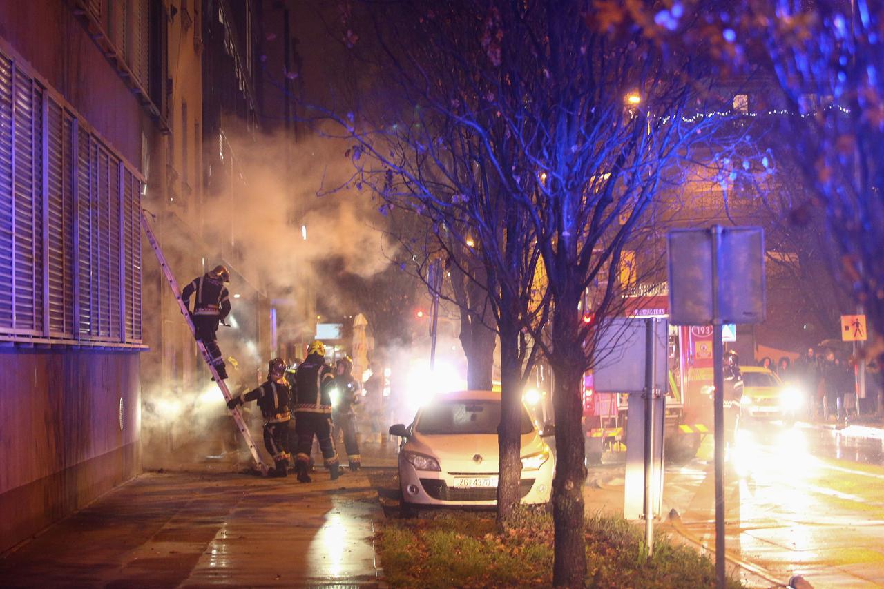 Gore kontejneri u Ulici Ivana Banjavčića