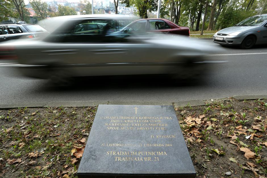 Spomen ploca koja ukazuje na tragediju tramvaja prije 60 godina
