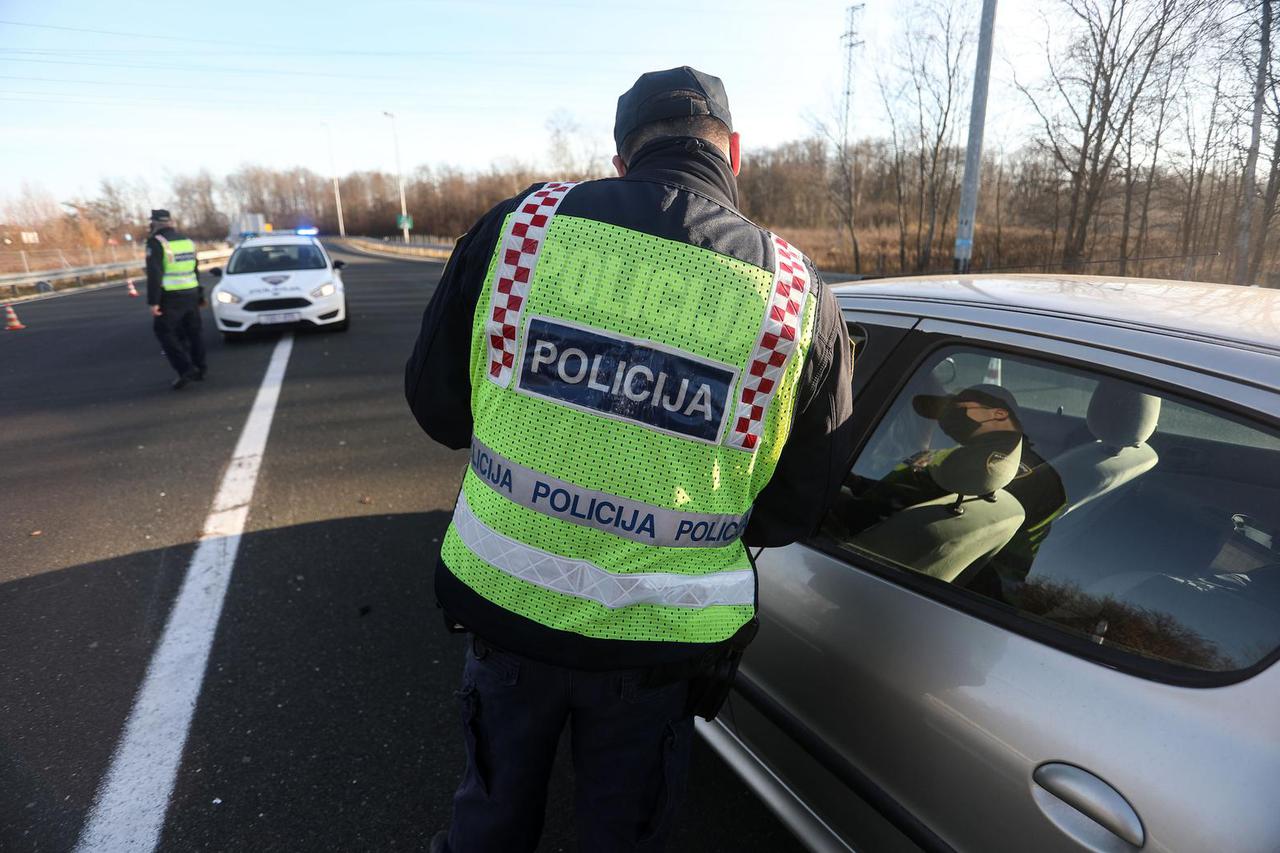 Policija na punktovima diljem Hrvatske provjerava propusnice