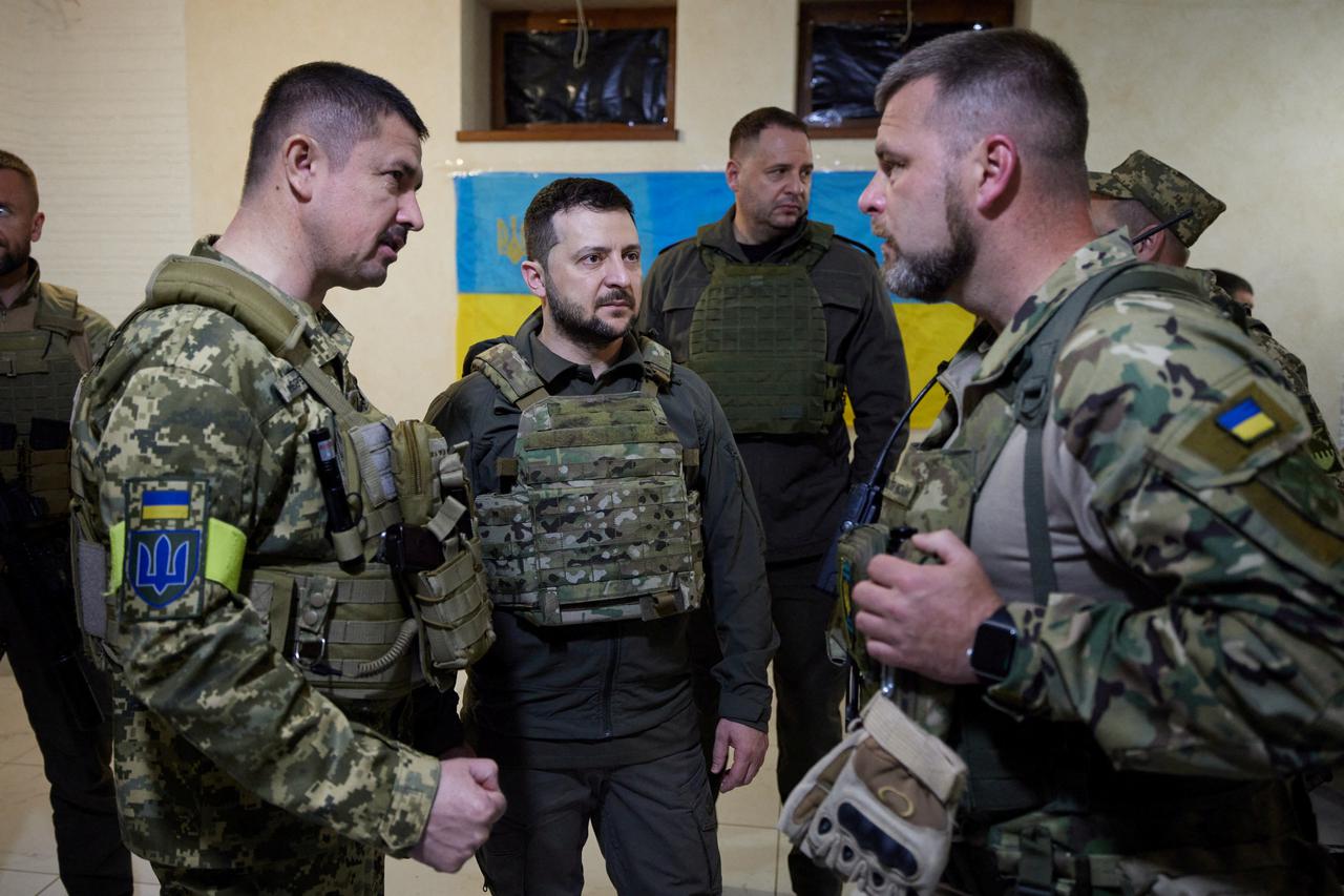 storyeditor/2022-05-30/2022-05-29T132322Z_887131574_RC2WGU9RINBF_RTRMADP_3_UKRAINE-CRISIS-ZELENSKIY-KHARKIV.JPG